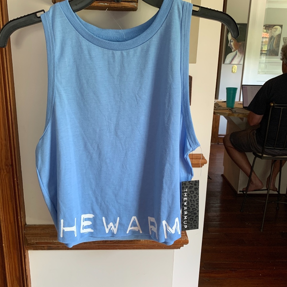 The warmup crop workoutctank in BLUE.‎ NWT